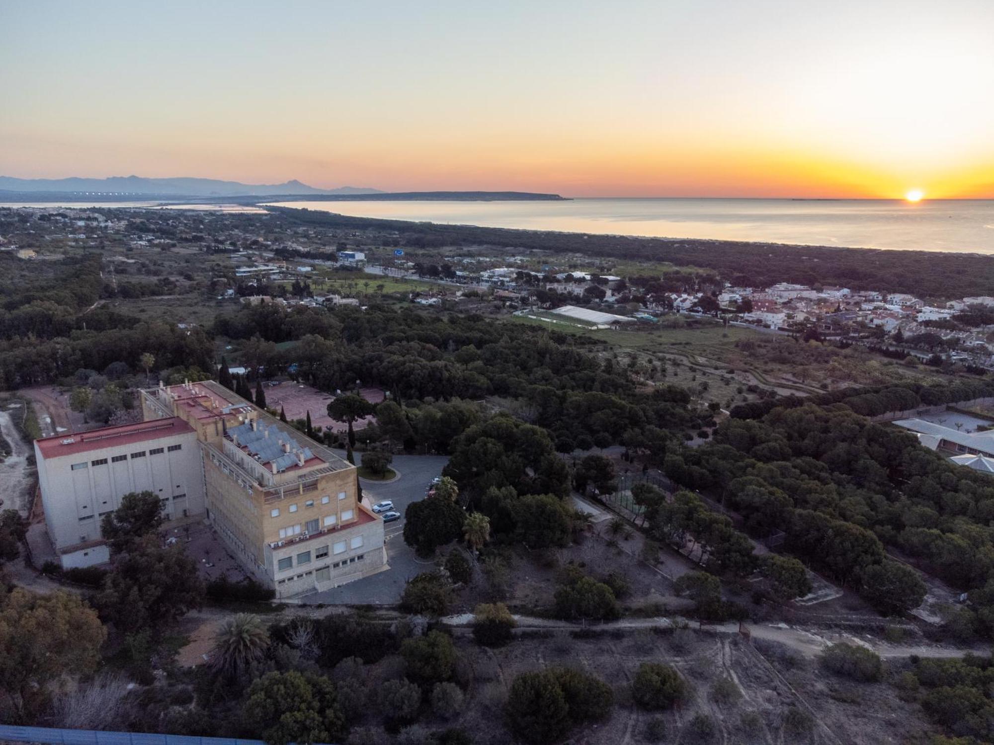 Costablanca Explore Hostel Sports & Events La Marina Luaran gambar