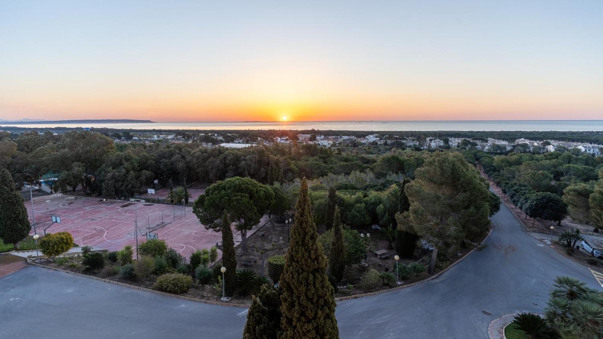 Costablanca Explore Hostel Sports & Events La Marina Luaran gambar